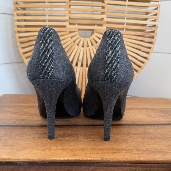 Authenticated Chanel Tweed Heels - Picture 4 of 17